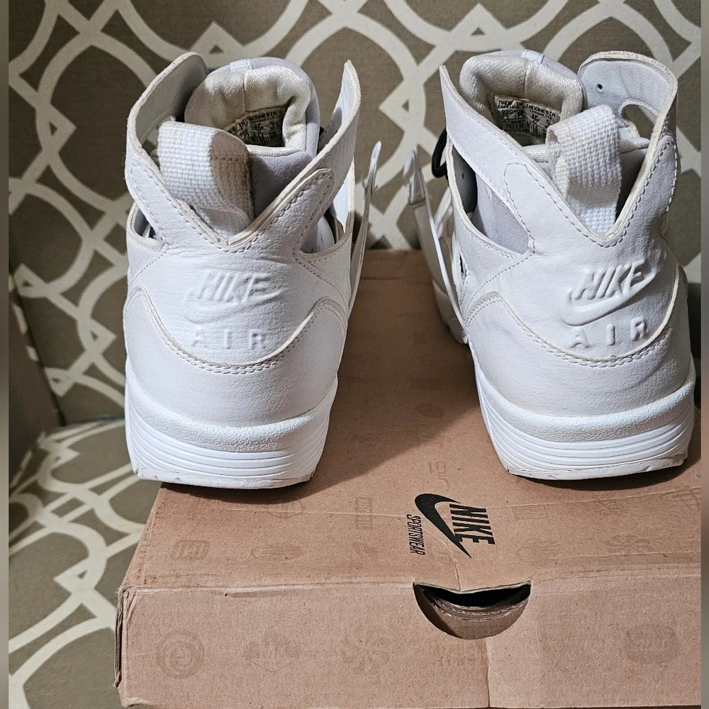 Nike Air Trainer Huarache - Picture 2 of 8